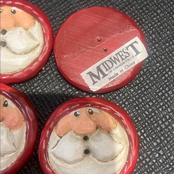 Vintage Eddy Walker Midwest of Cannon Falls
Carved Resin Santa Claus Buttons - Picture 3 of 6